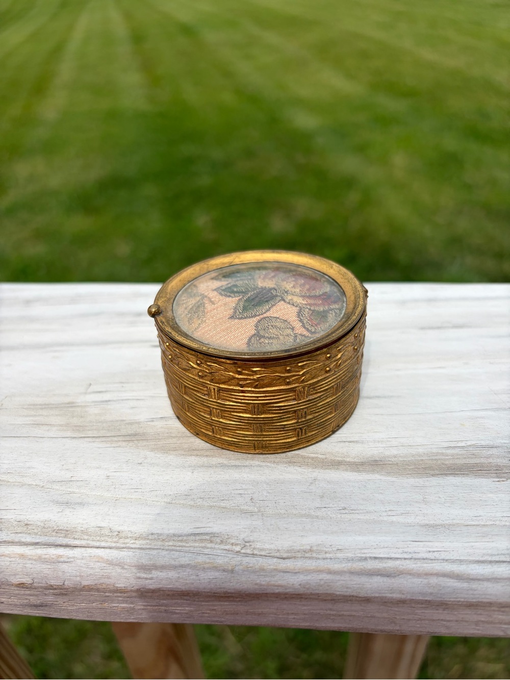 Vintage Floral Tapestry Jewelry Trinket Box Victorian Gold Tone Needlepoint - Picture 5 of 10